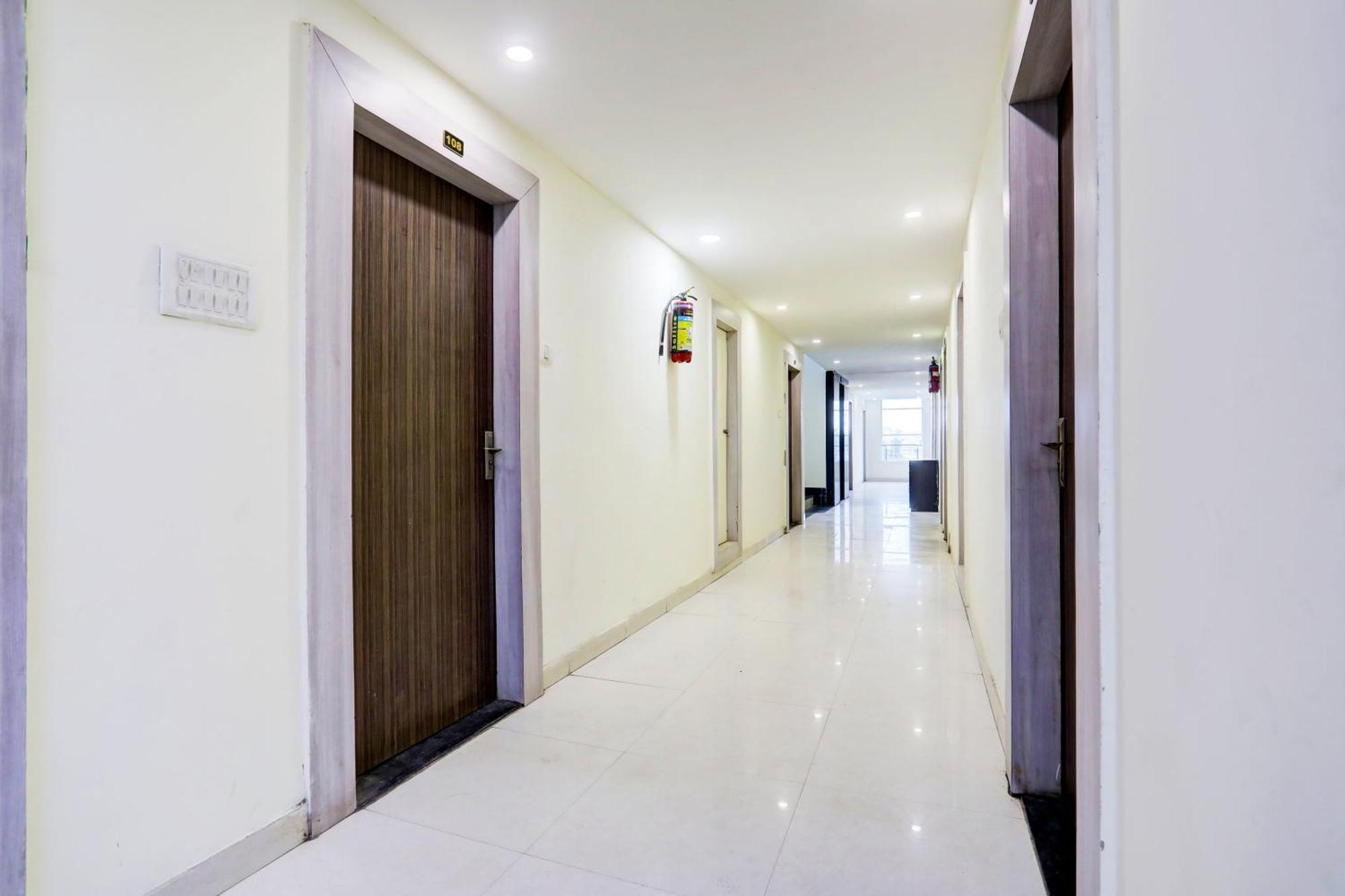Super Townhouse Hoshangabad Road Near Aashima Mall Samarda Kaliāsot Extérieur photo