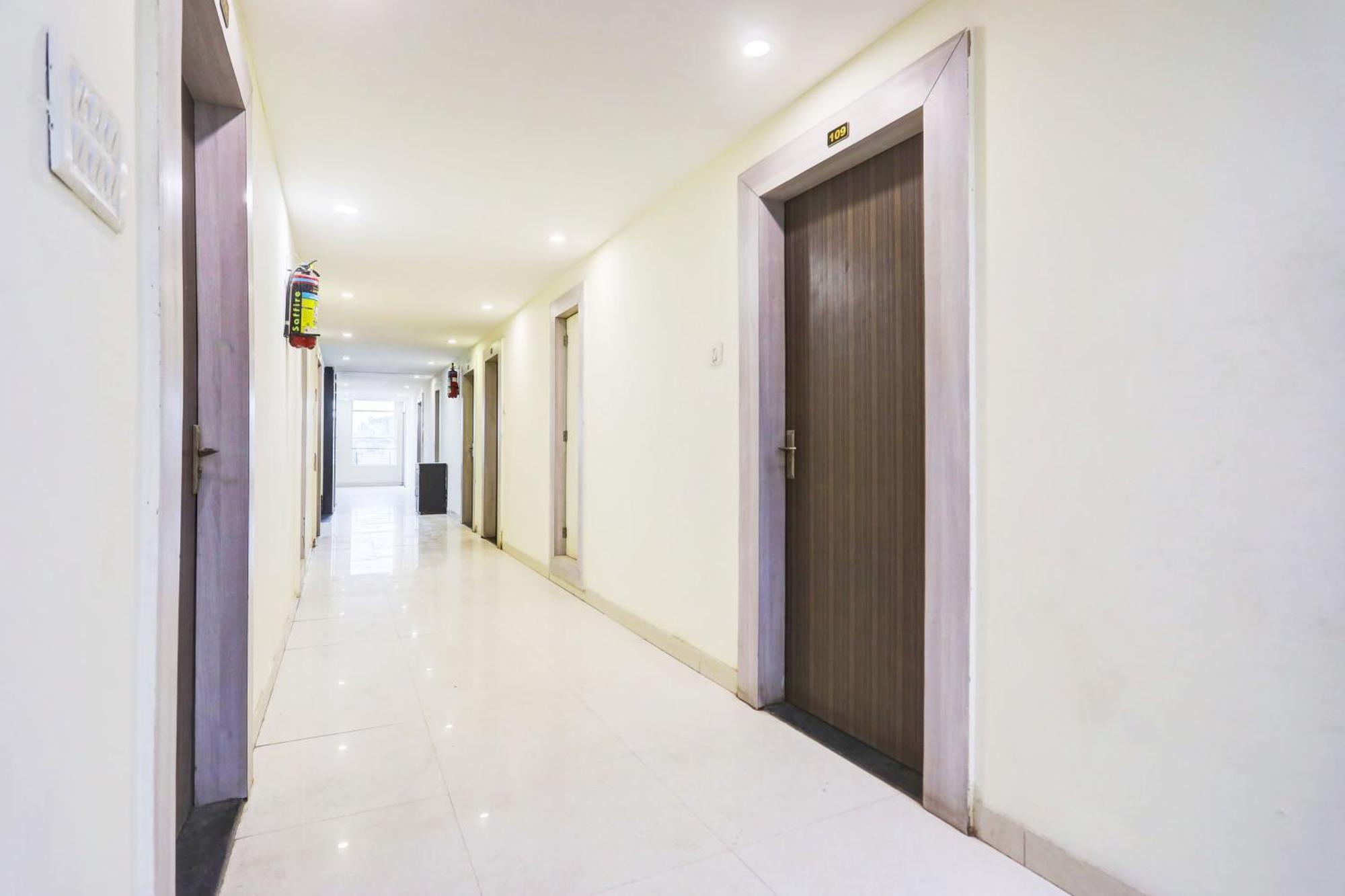 Super Townhouse Hoshangabad Road Near Aashima Mall Samarda Kaliāsot Extérieur photo